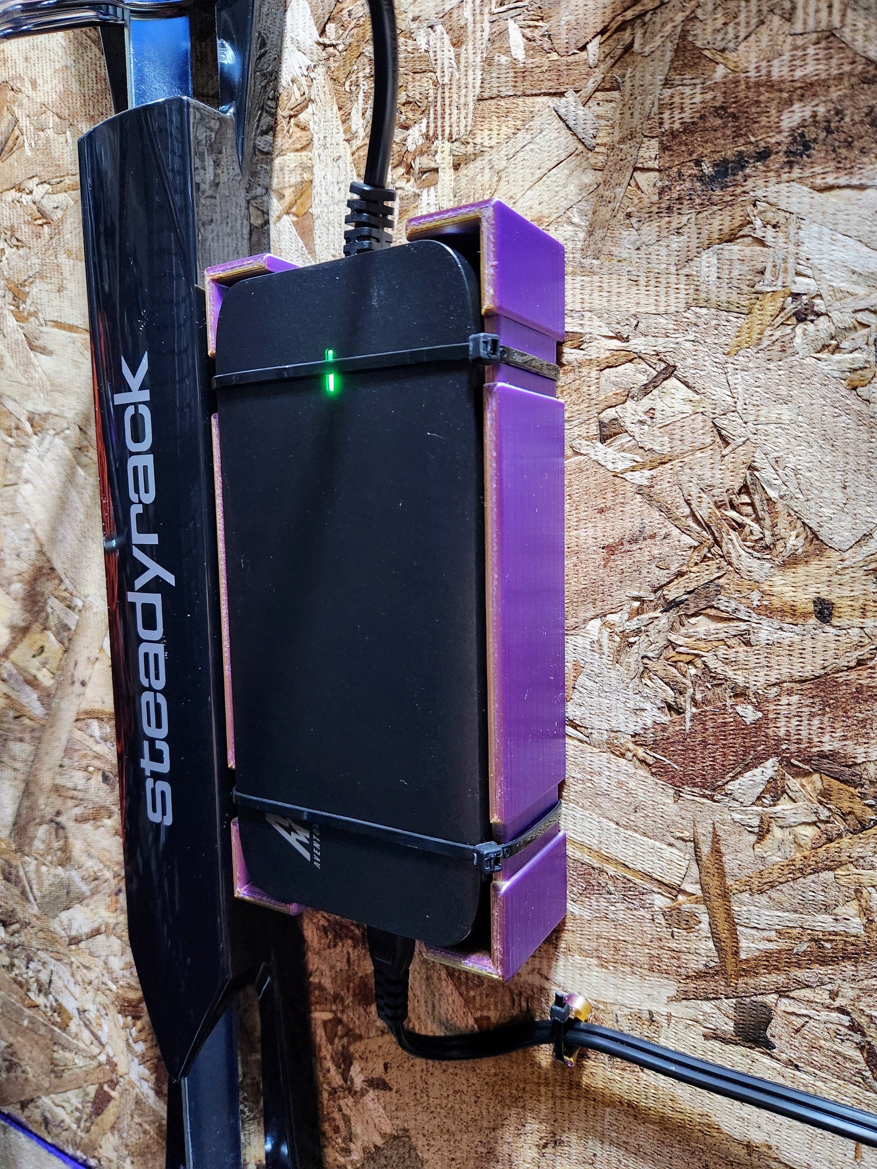 Montaje en pared para ladrillo de alimentación de bicicleta eléctrica Aventon (Pace 500.2)