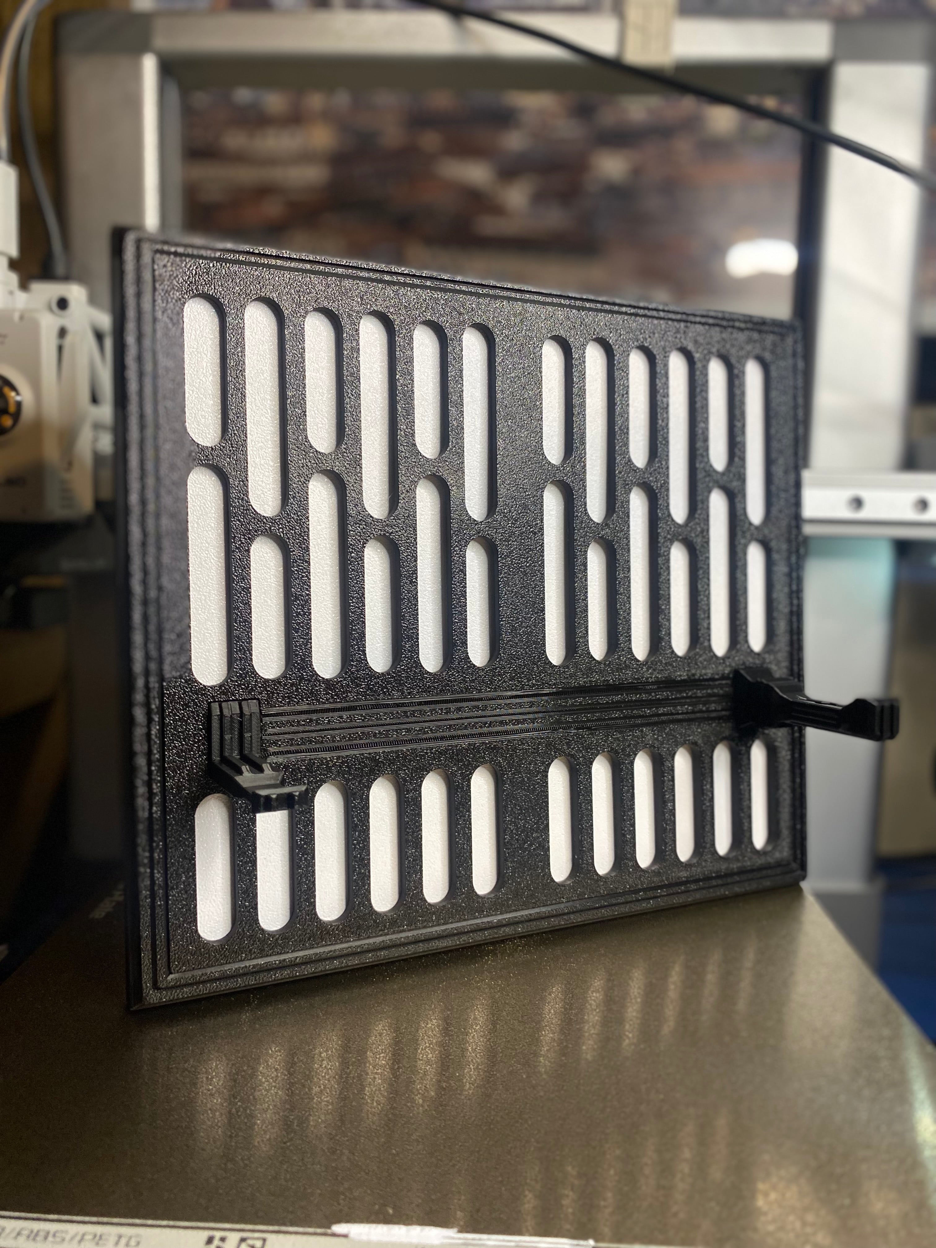 Montaje en pared para el rifle carabina EE-3 de Boba Fett