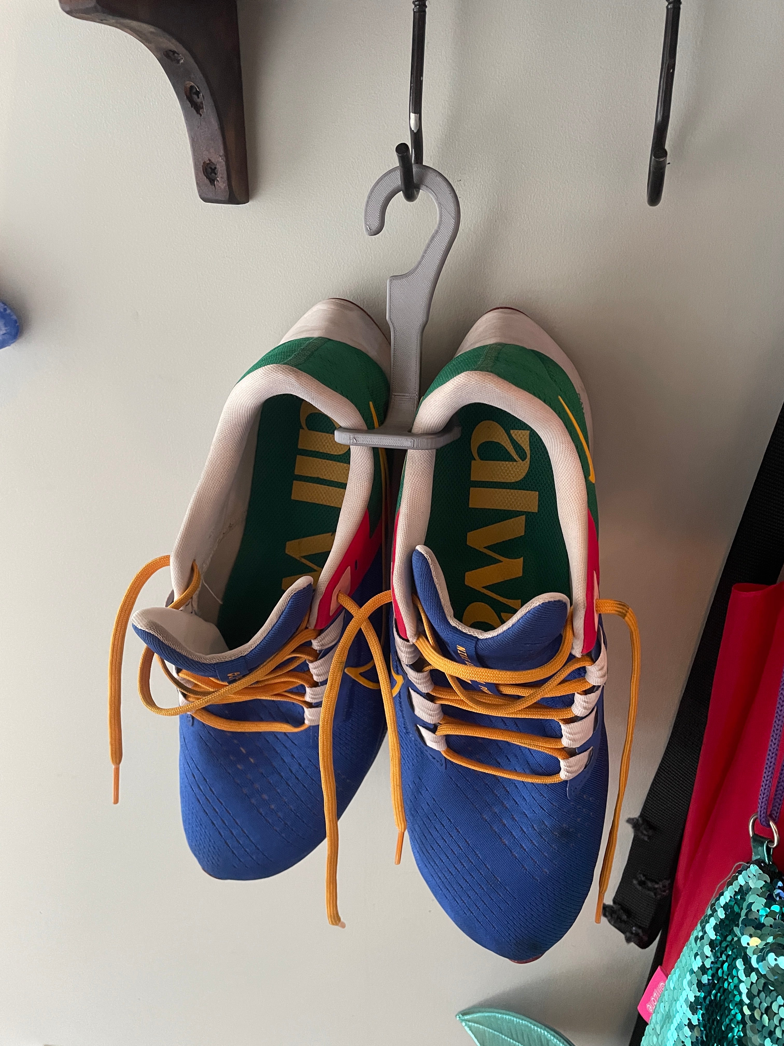 Percha para zapatillas/zapatos: almacenamiento elegante y práctico