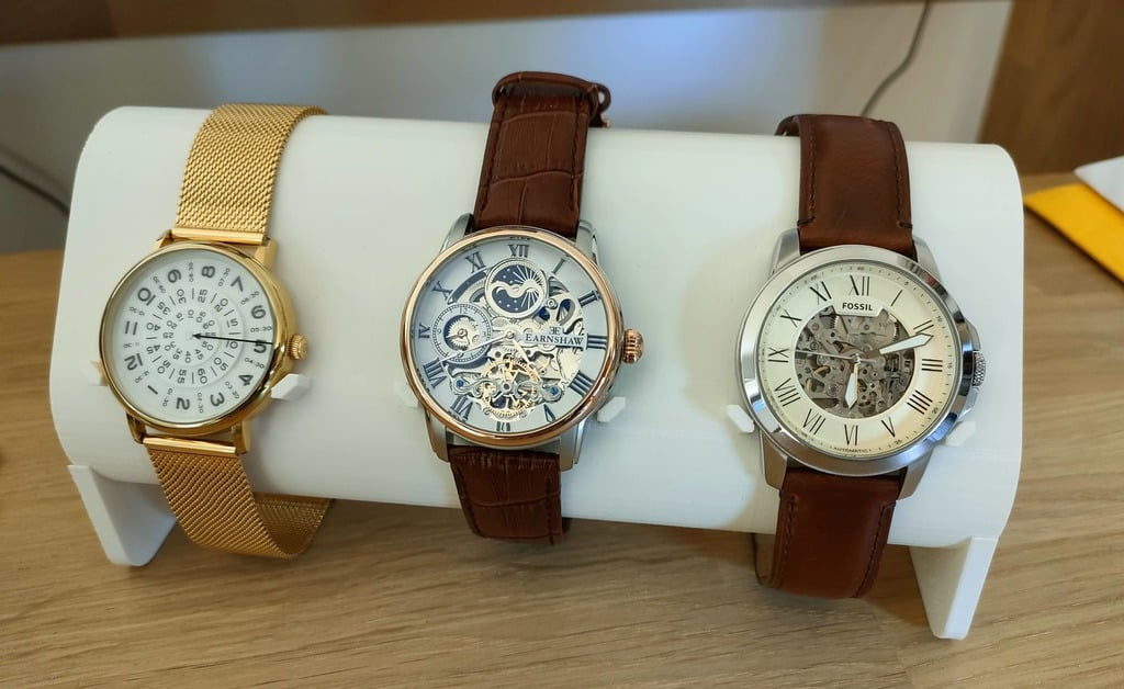 Soporte triple para relojes de sobremesa