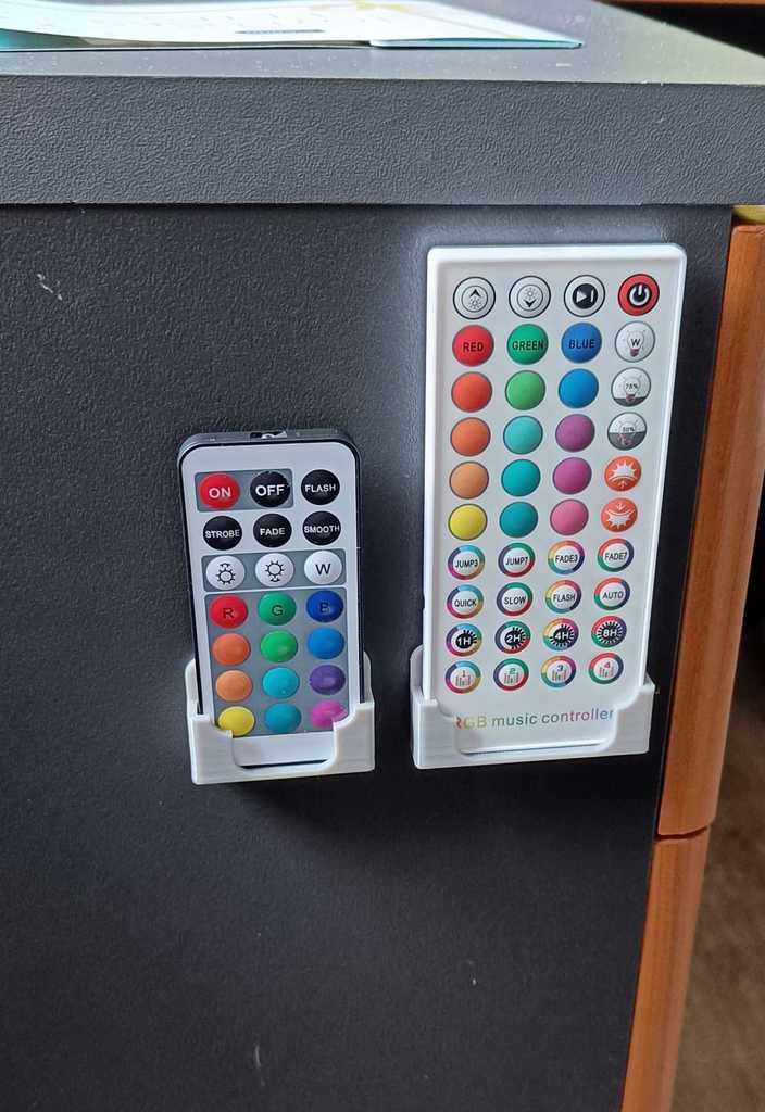 Soporte para mando a distancia LED RGB Remix para orificios de 3 x 7 y 4 x 10
