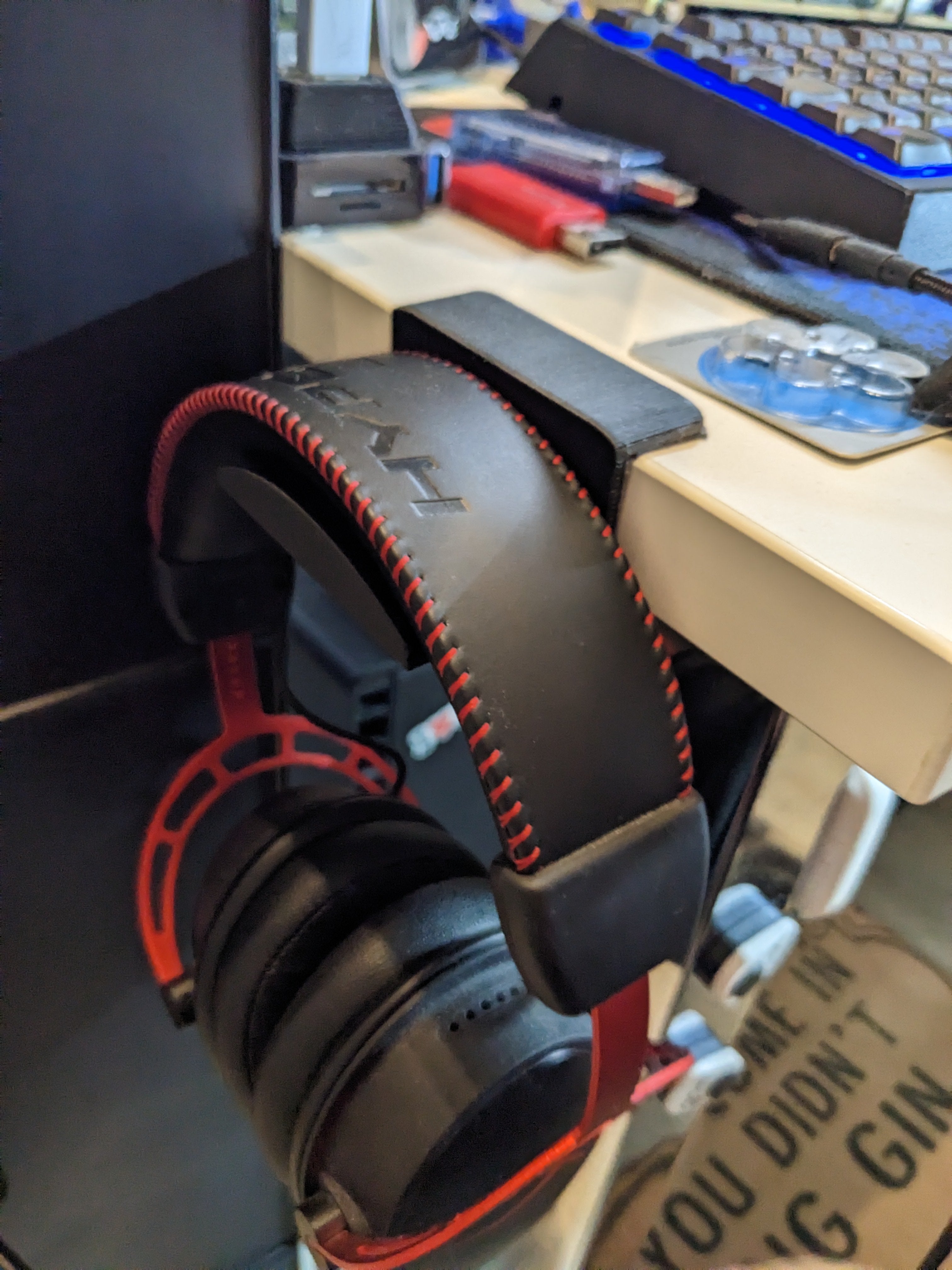 Soporte para auriculares montado en la mesa: optimizado para HyperX Cloud Alpha