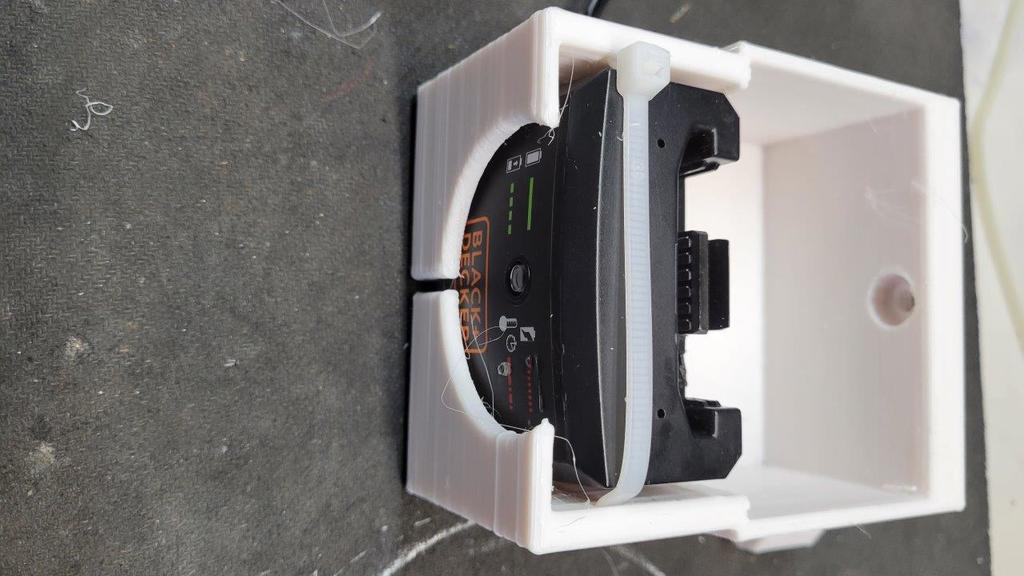 Soporte de pared para batería y cargador Black+Decker 40V