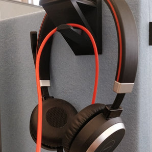 Soporte para auriculares para mamparas en entornos de oficina