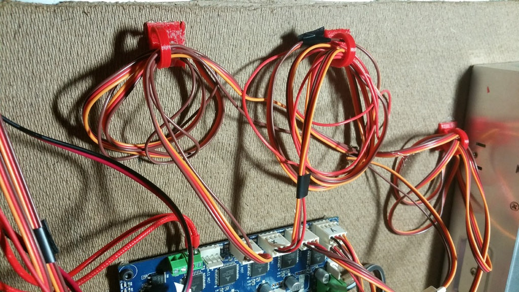 Clips de gestión de cables para superficies planas