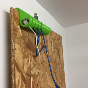 Organizador de cables USB para tablones OSB