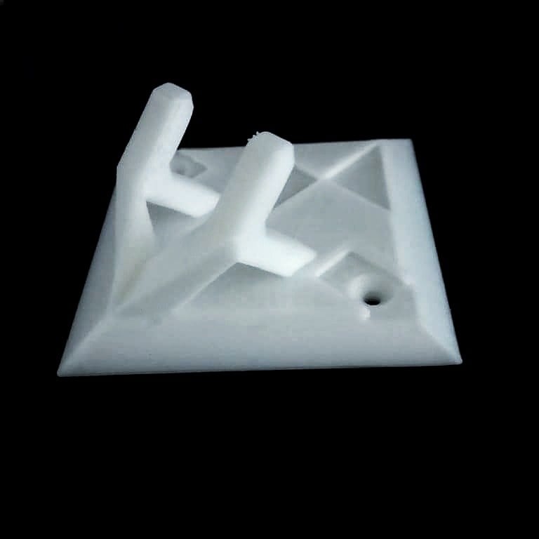 Colgador de pared moderno para ropa
