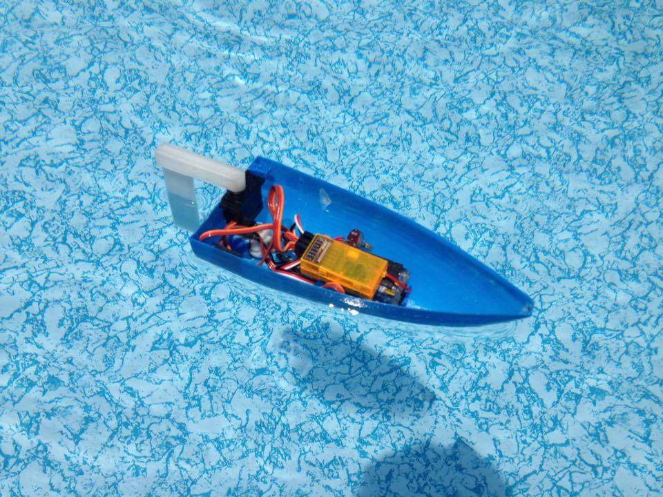 Barco RC simple