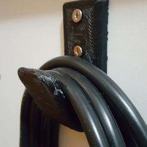 Soporte de cable discreto para cableado organizado