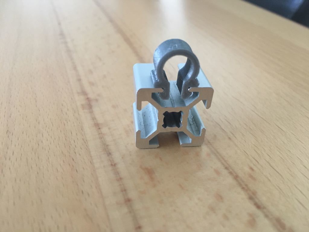 Clip de cable para perfil 2020