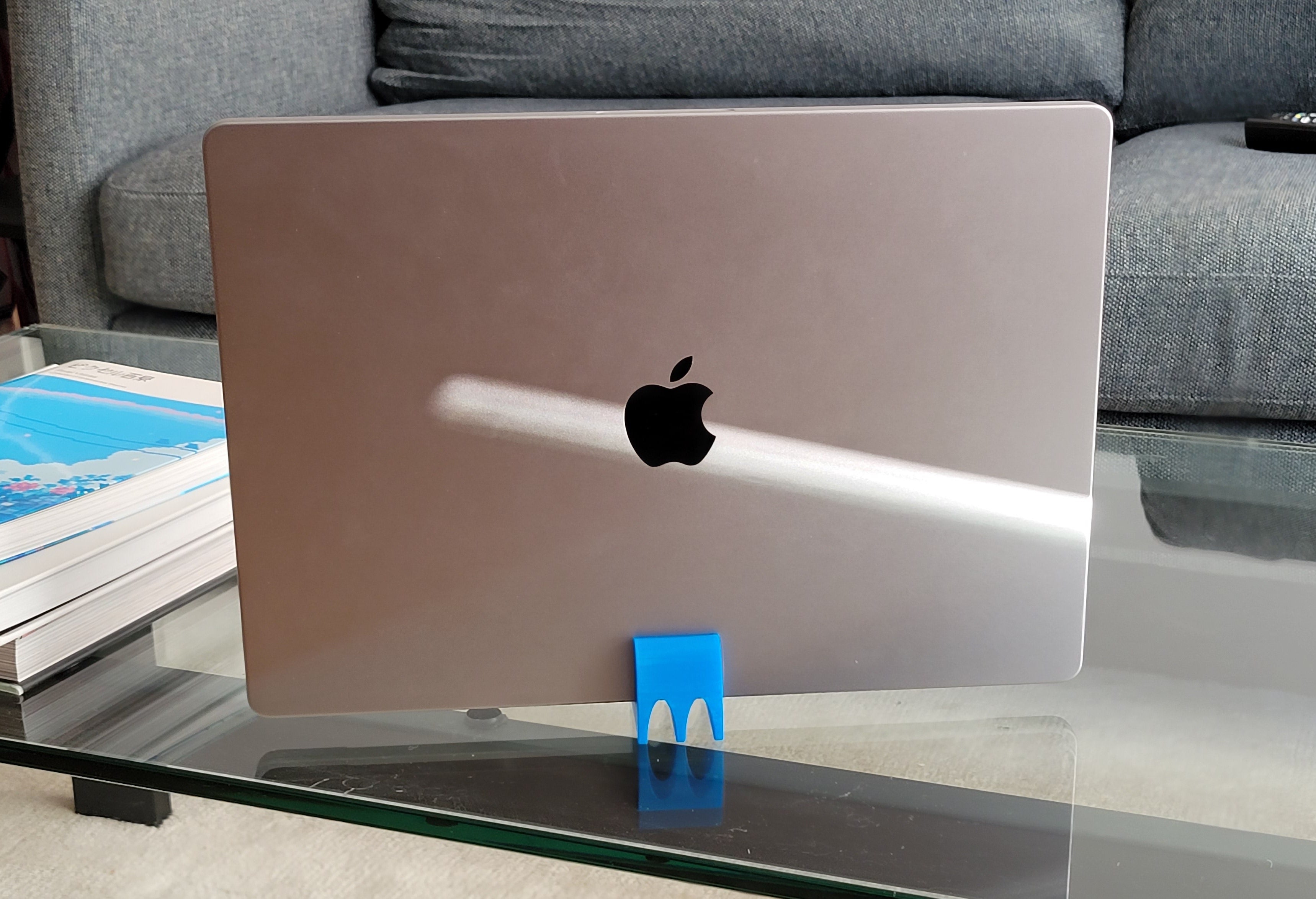 Soporte vertical para MacBook Pro (17 mm) - v2
