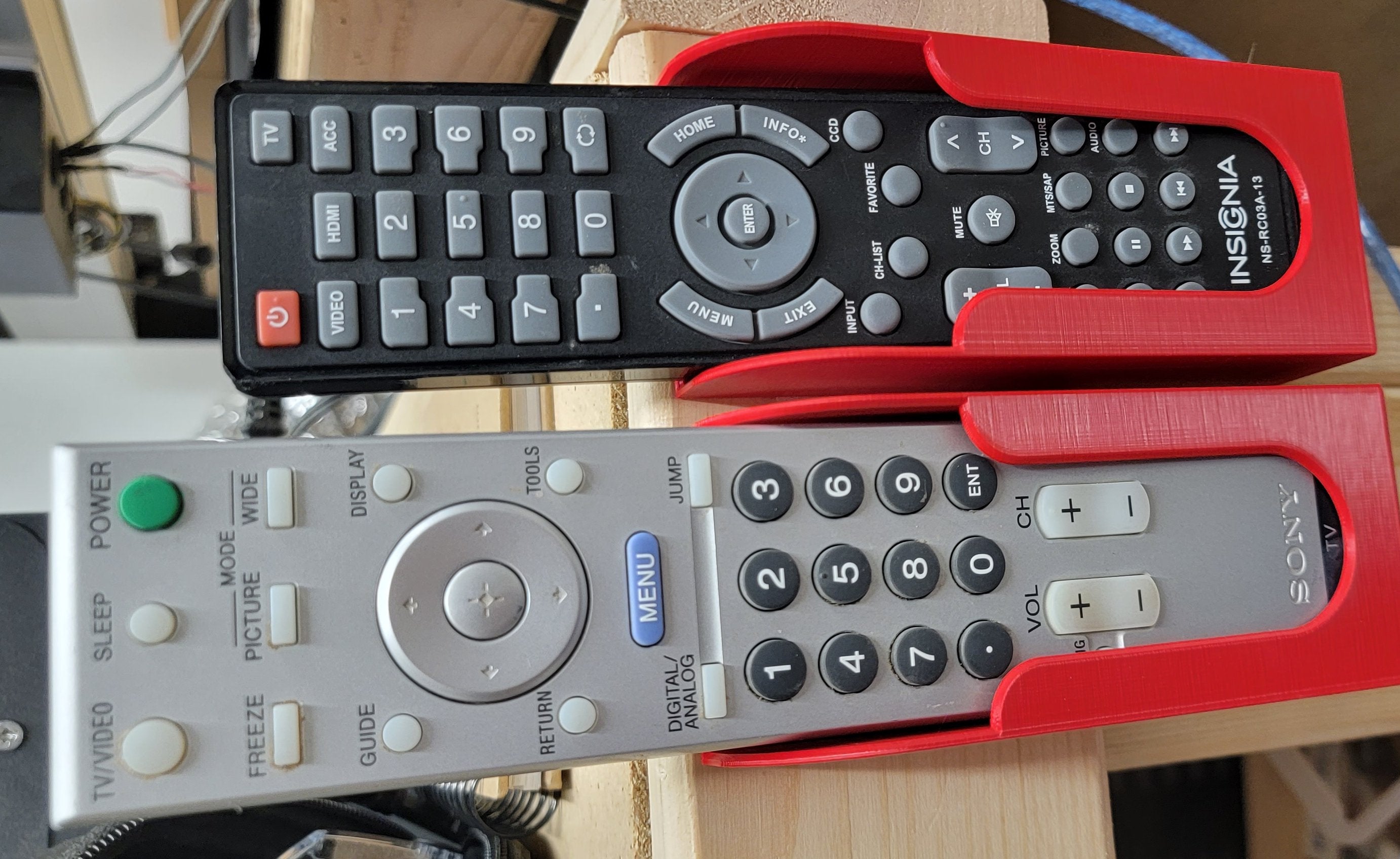 Soporte de mando a distancia para montaje con tornillos para madera