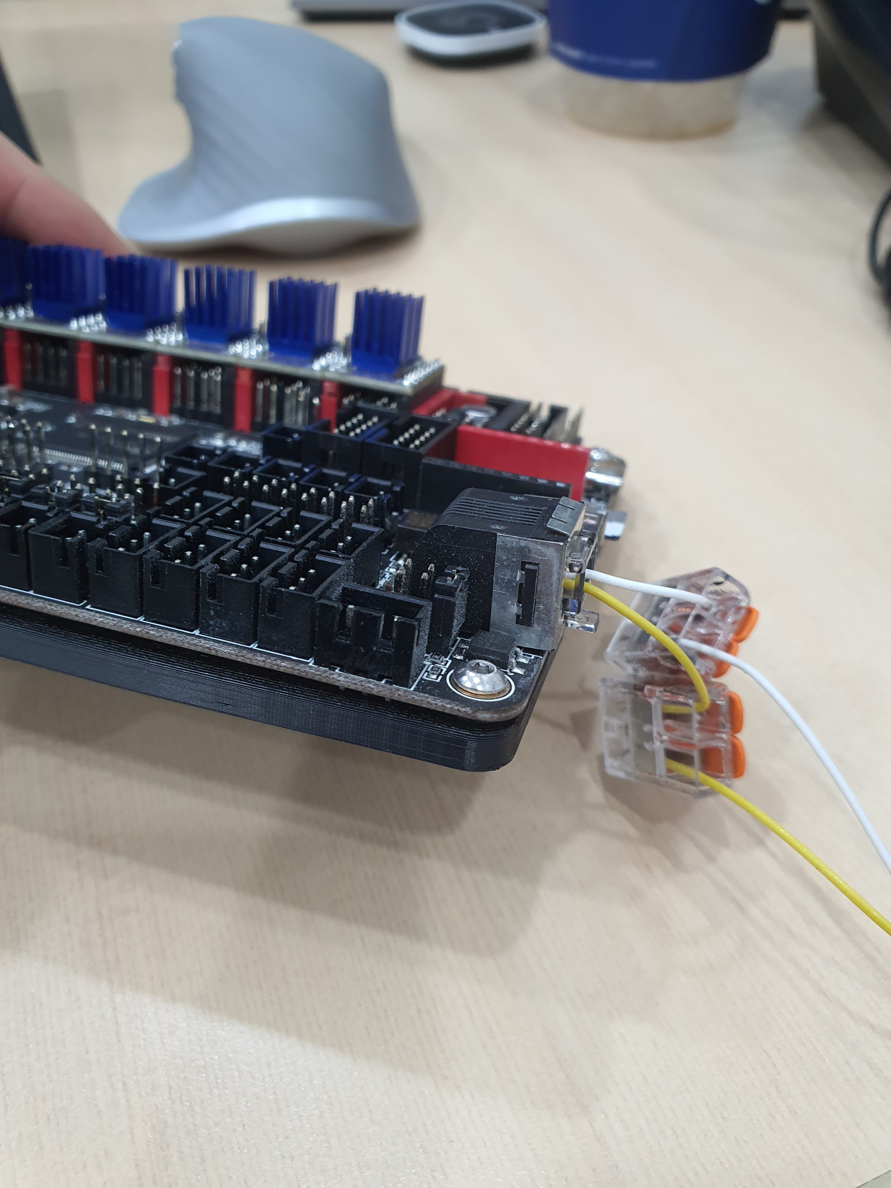 Instalación de riel DIN de altura baja para LRS-200, RS-25, Raspberry Pi (3, 4 y Zero 2), así como BTT Octopus.