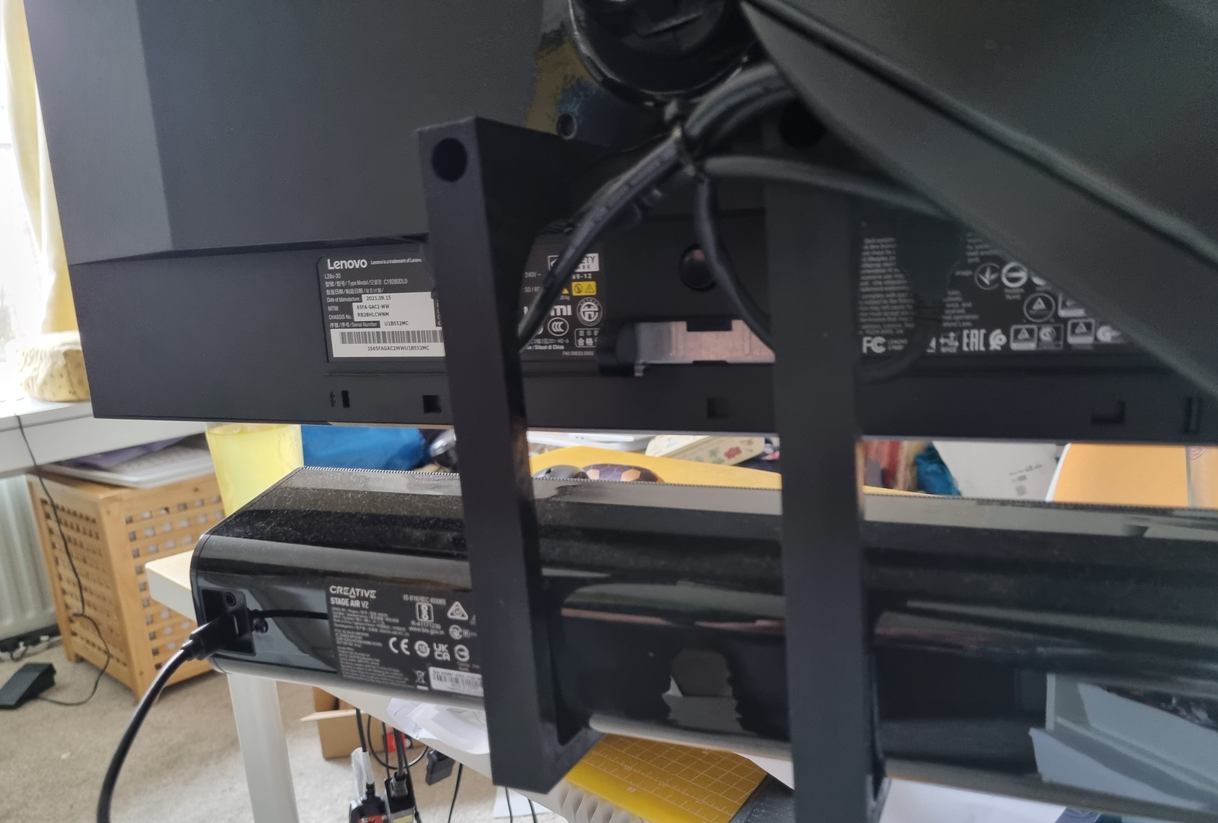 Estante con montaje VESA para barra de sonido y altavoces