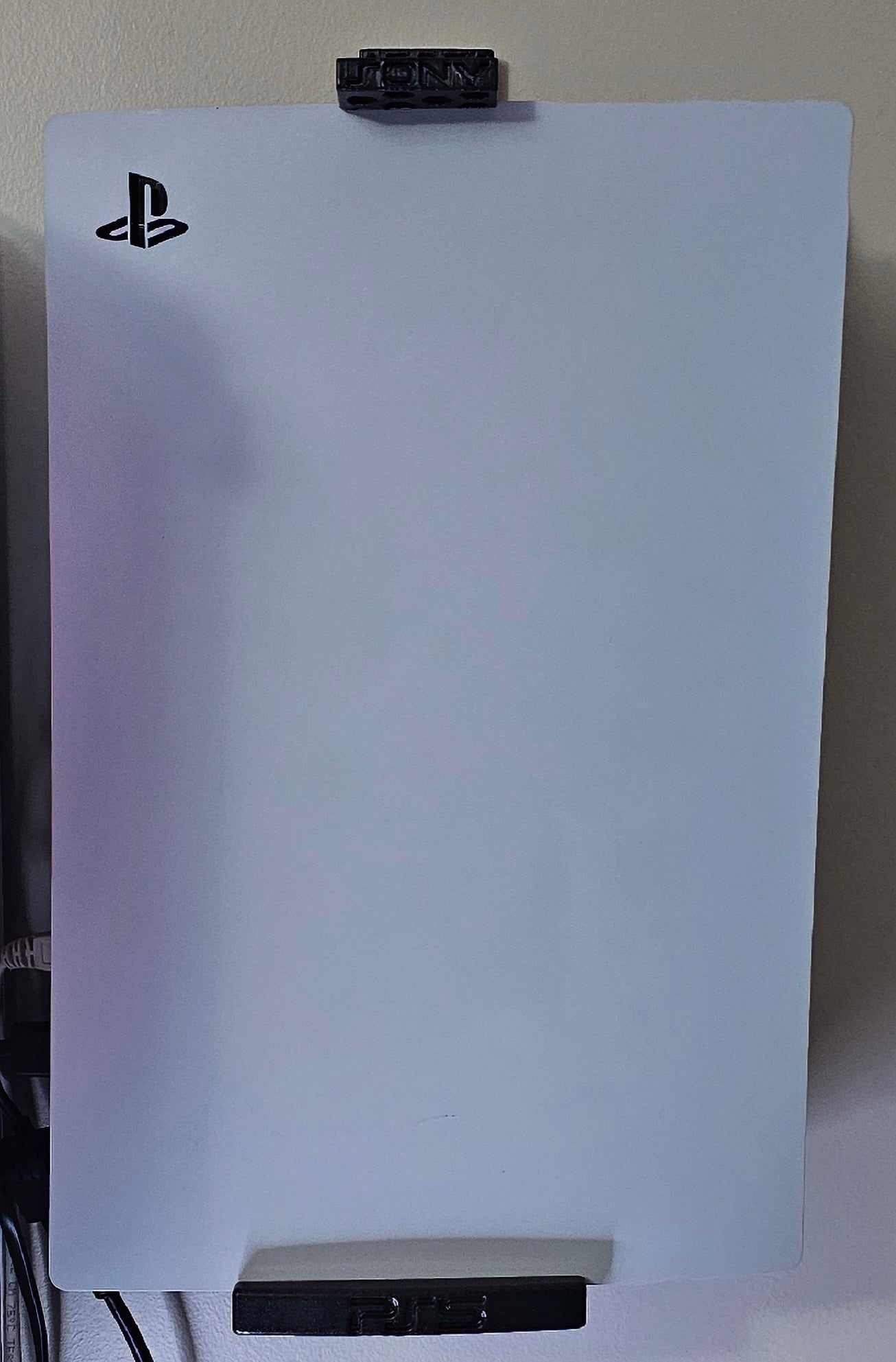 Montaje vertical en pared seguro y que ahorra espacio para PS5