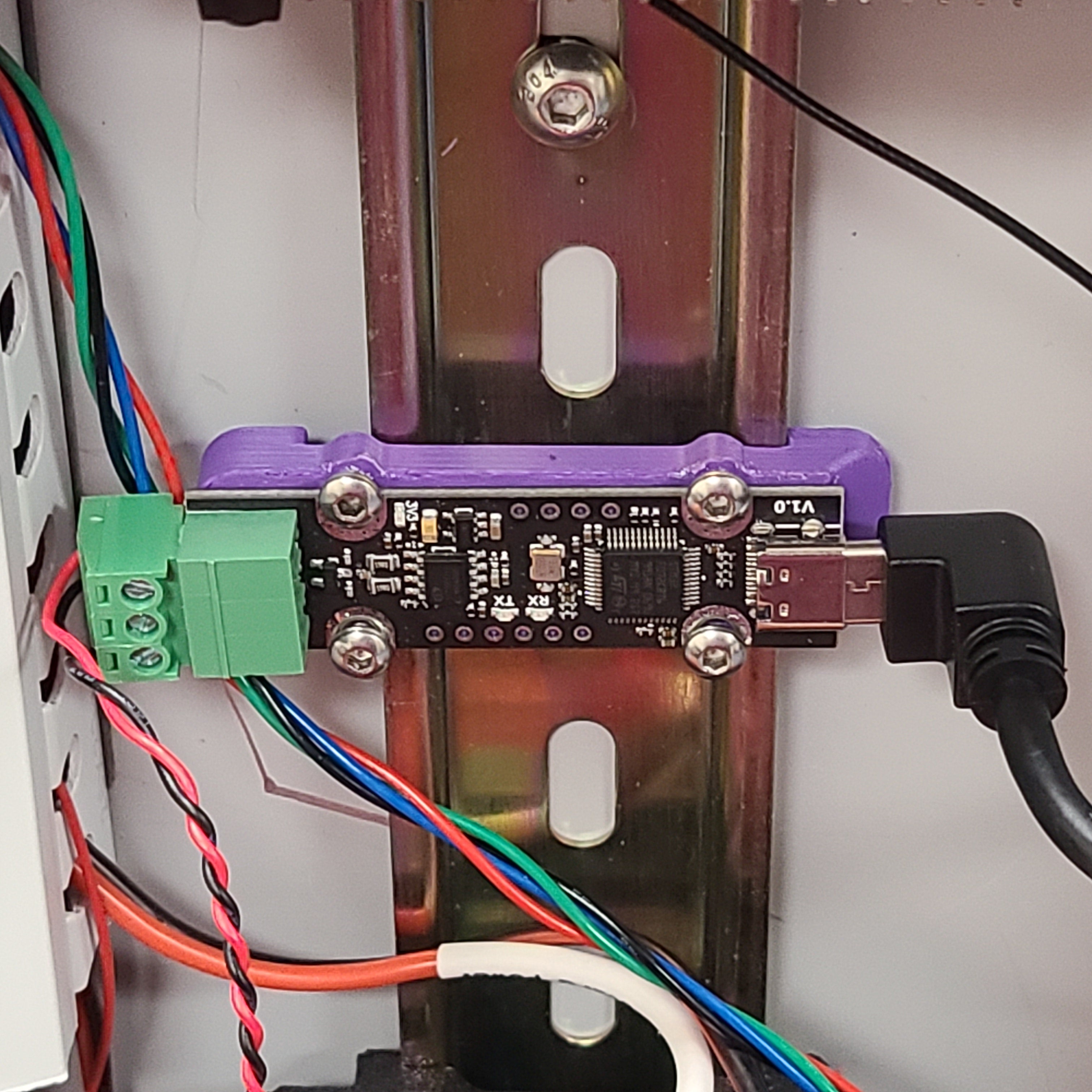 Soporte de carril DIN Fysetc UCan con espacio para conector USB-C más grande