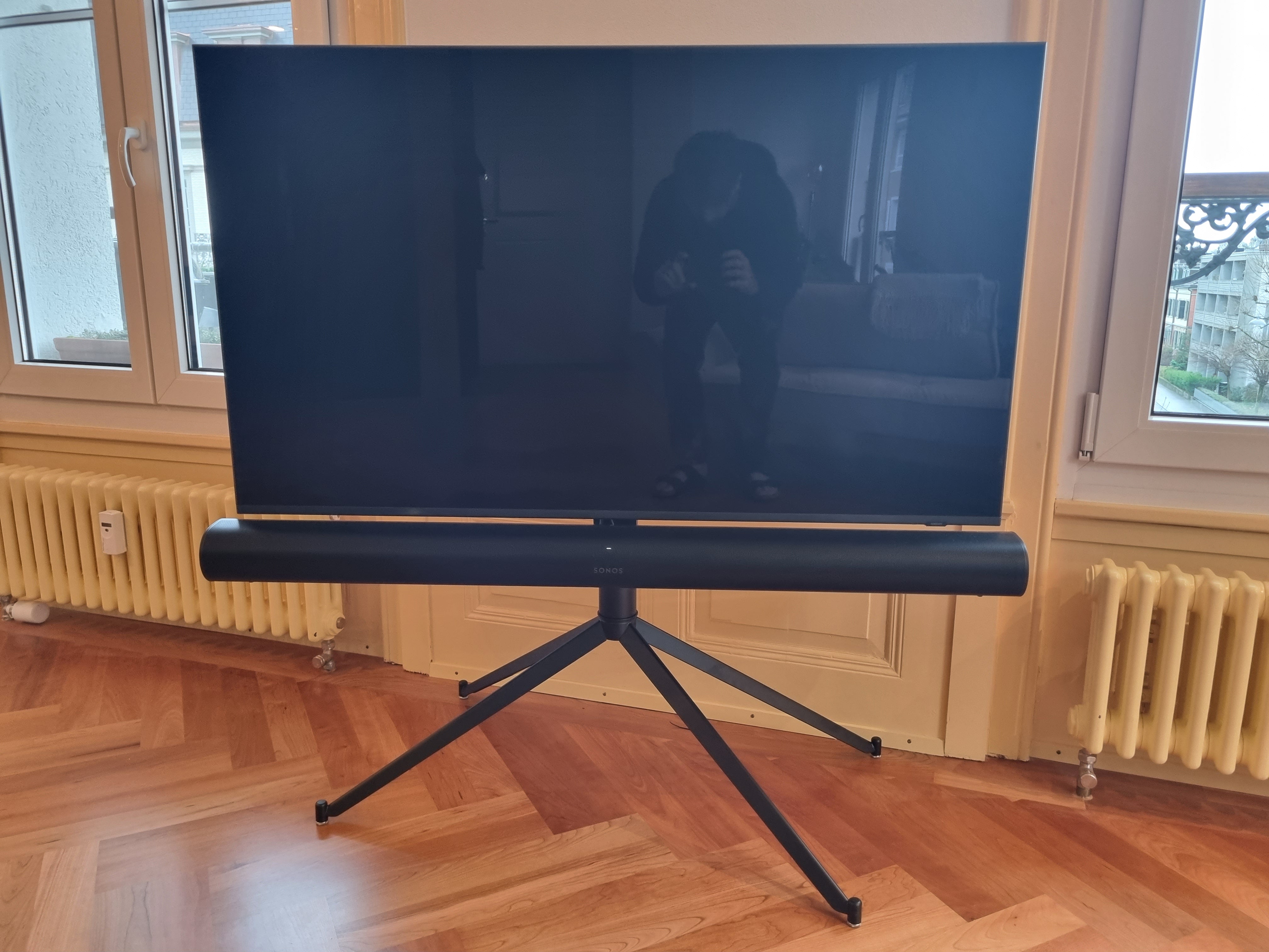 Soporte Sonos Arc para soporte de TV Apollo Extendo