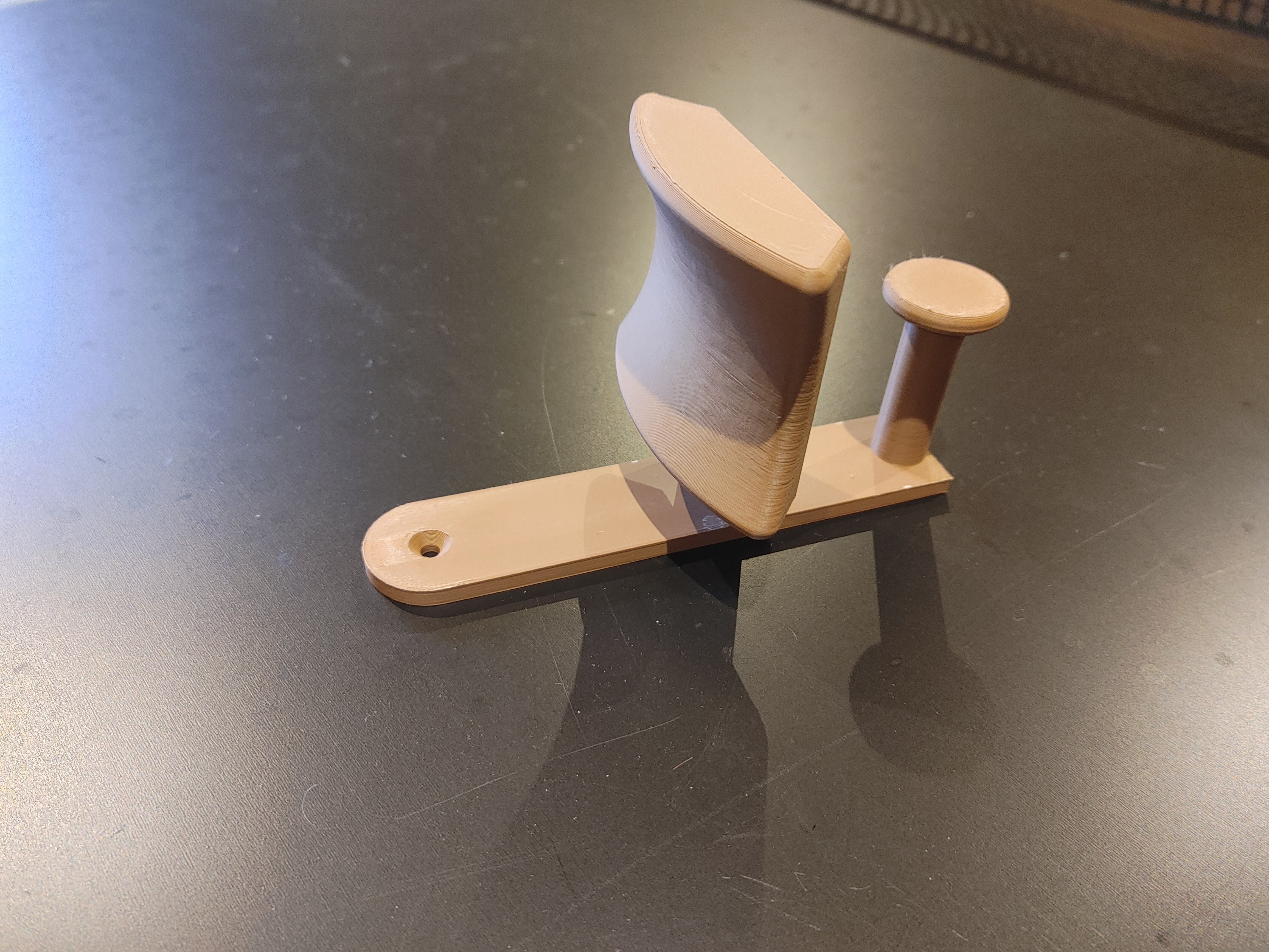Soporte de pared para auriculares con gestión de cables