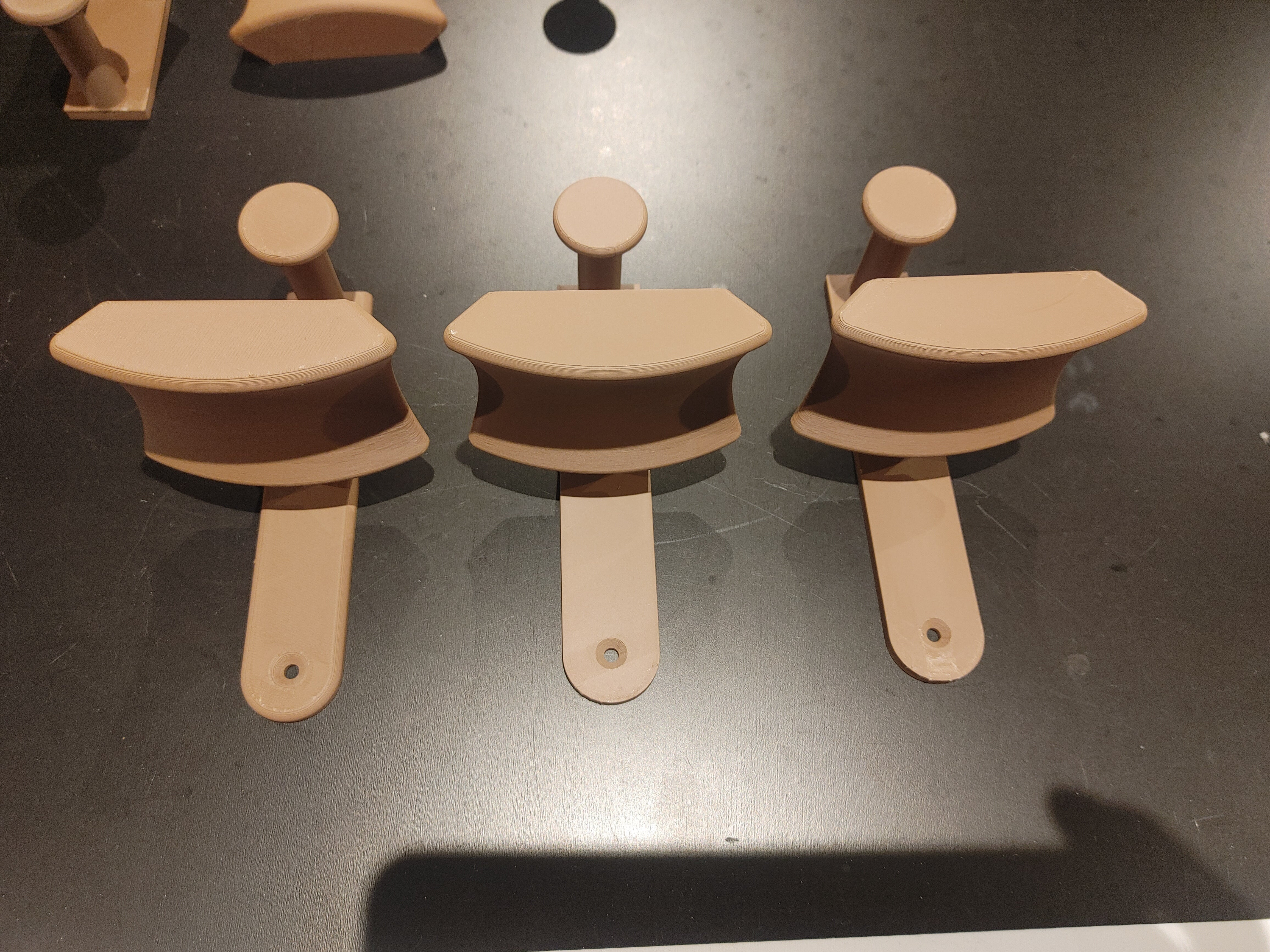 Soporte de pared para auriculares con gestión de cables