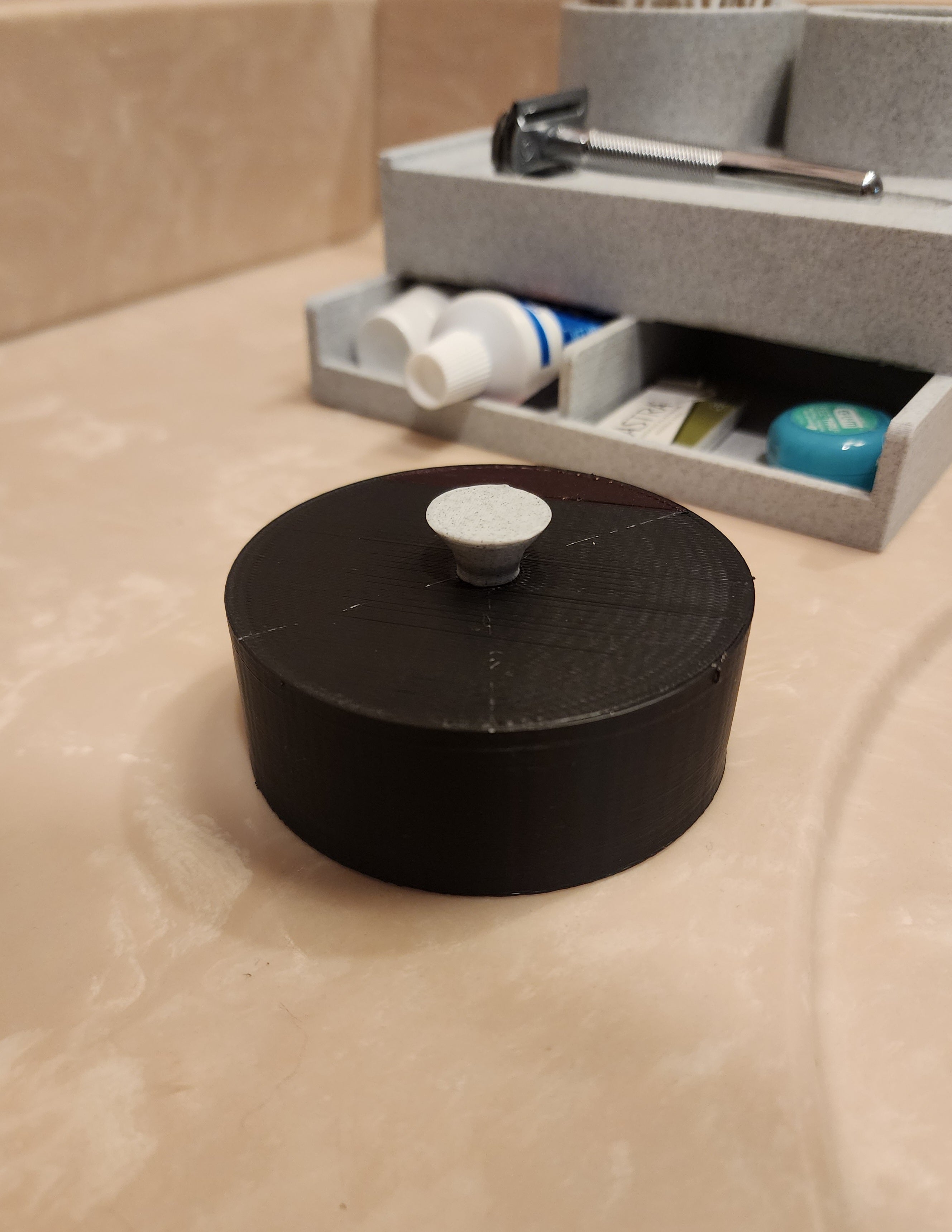 Organizador de fregadero Fang Alt – Almacenamiento inteligente para el baño