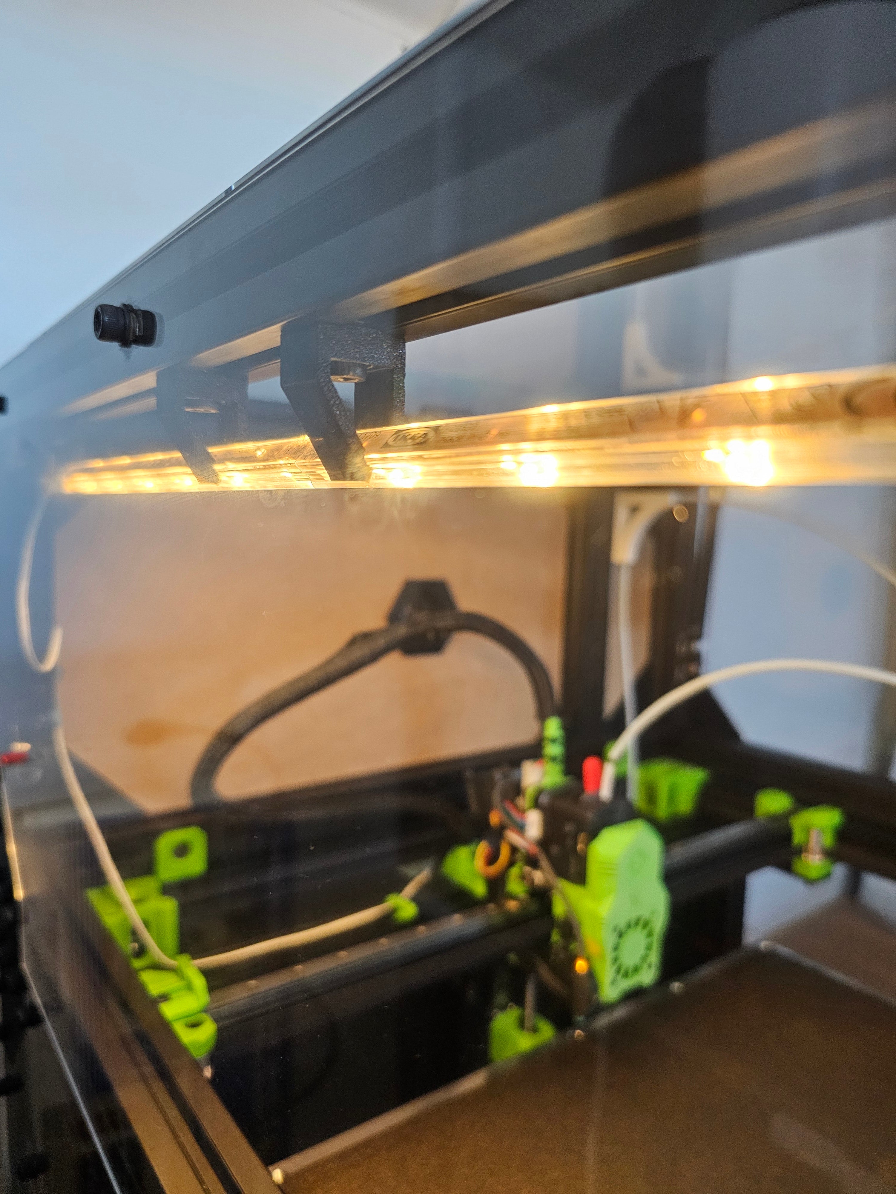 Tira de LED IKEA Ledberg recortada para extrusiones 3030 (compatible con RatRig V-Core)