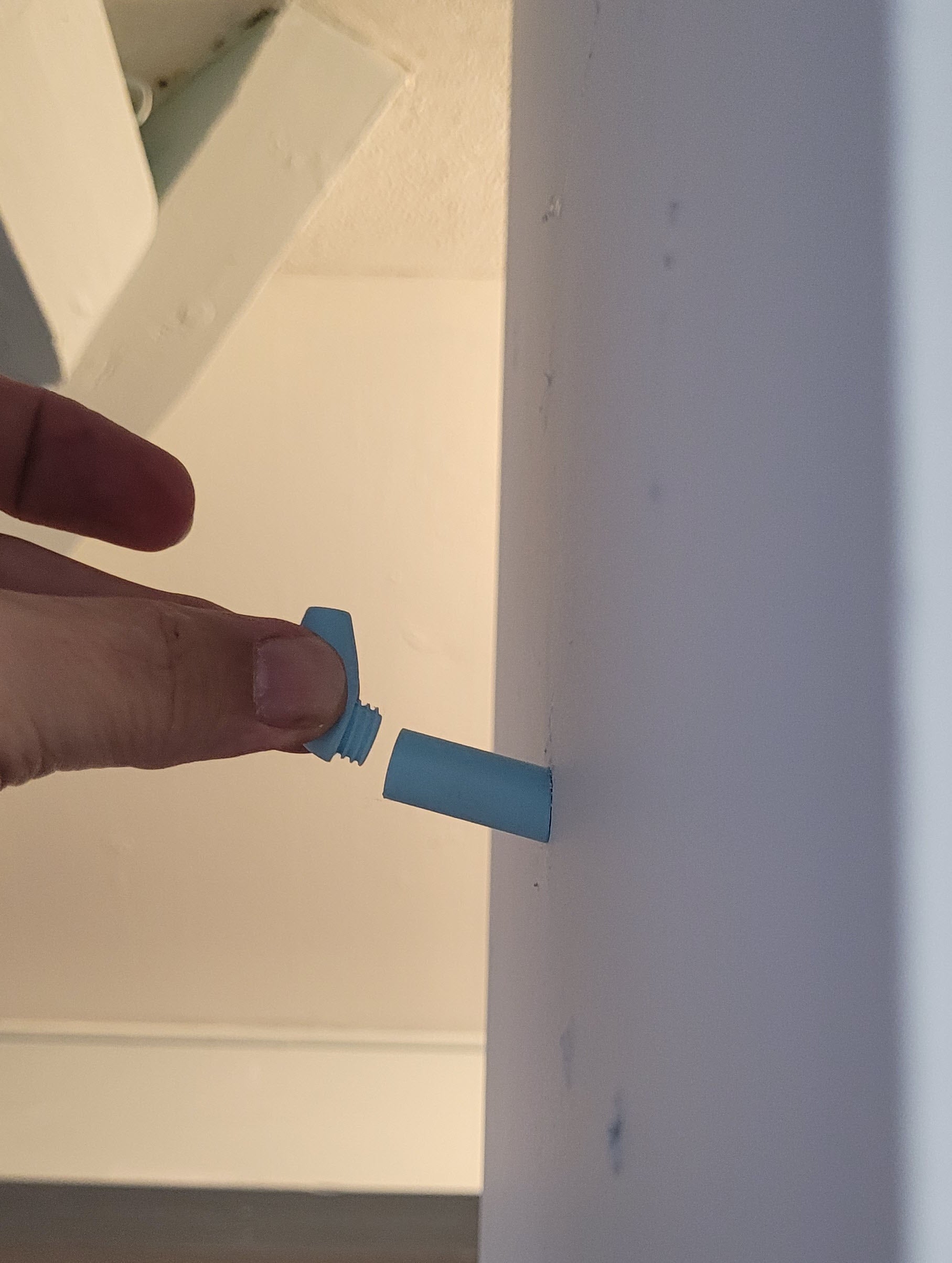 Gancho de tornillo oculto - Soporte de pared minimalista