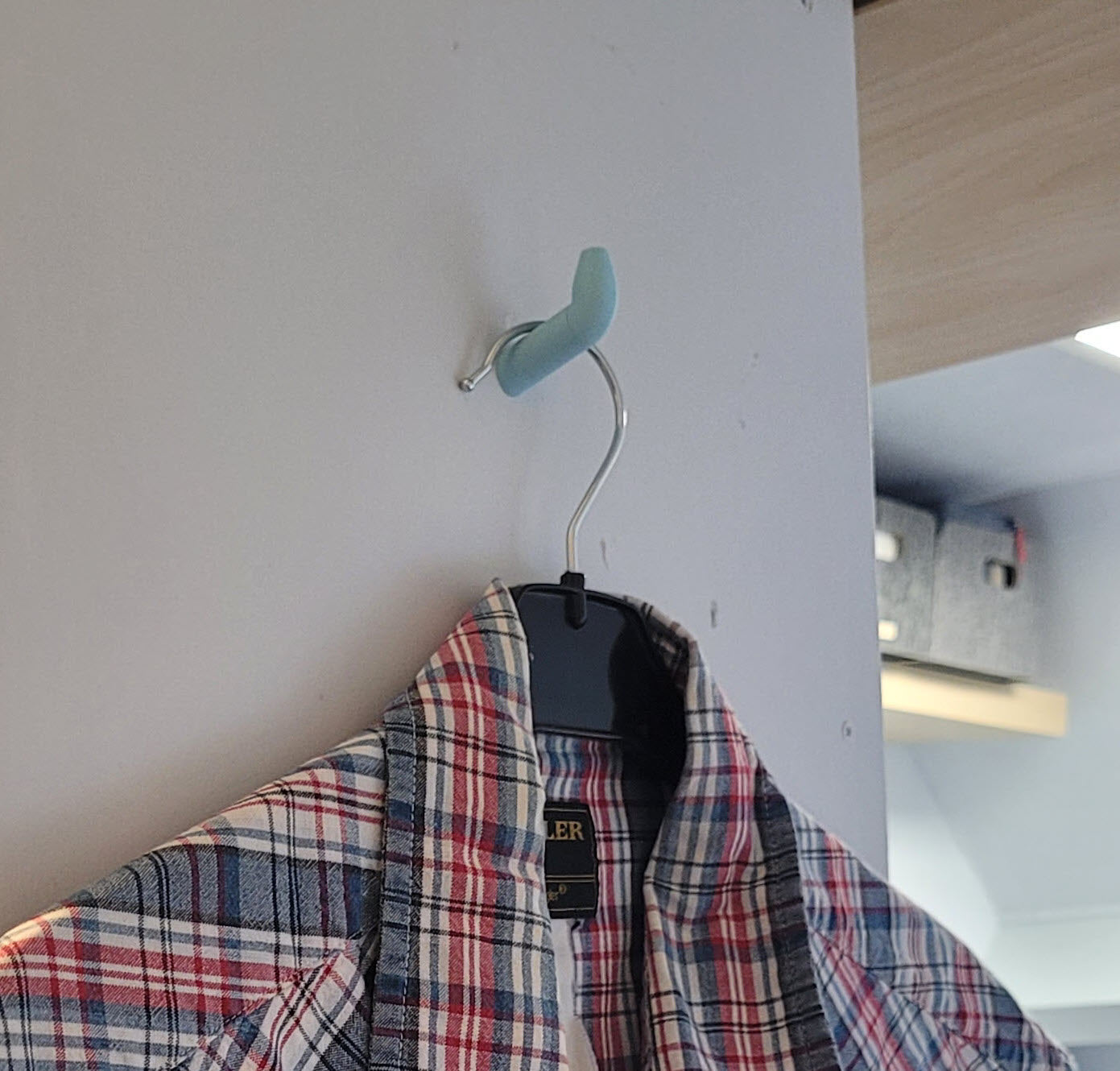 Gancho de tornillo oculto - Soporte de pared minimalista