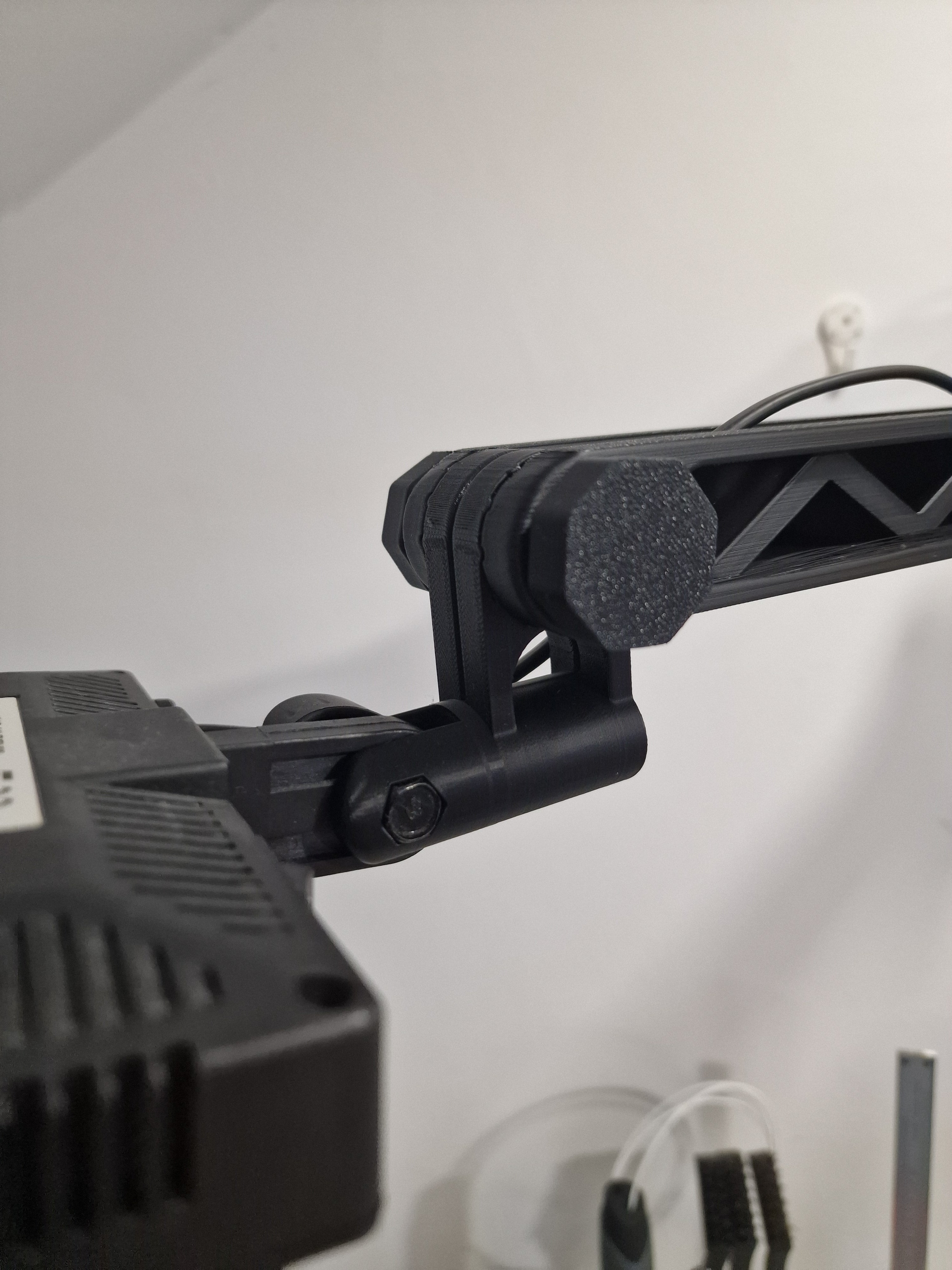 Soporte de pared ajustable con brazo para luces LED y TV