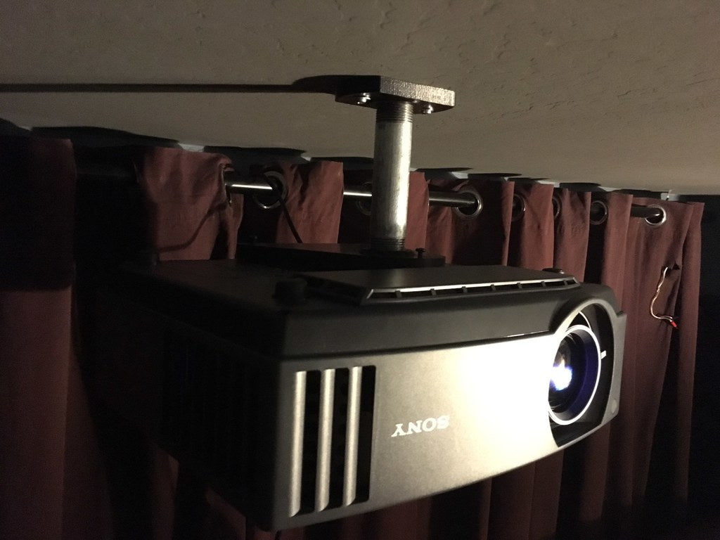Soporte de techo para proyector: montaje robusto y ajustable