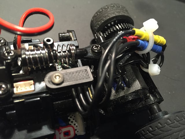 Abrazadera de cable Kyosho Mini-Z MR-03 para cables de motor