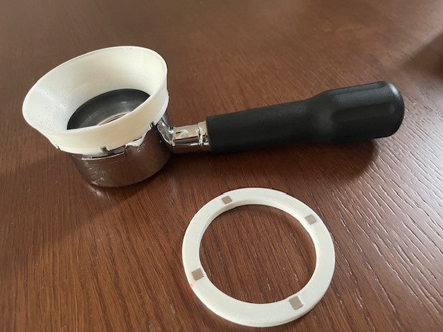 Portafiltro de espresso de 57 mm con embudo de dosificación magnético (Lelit)