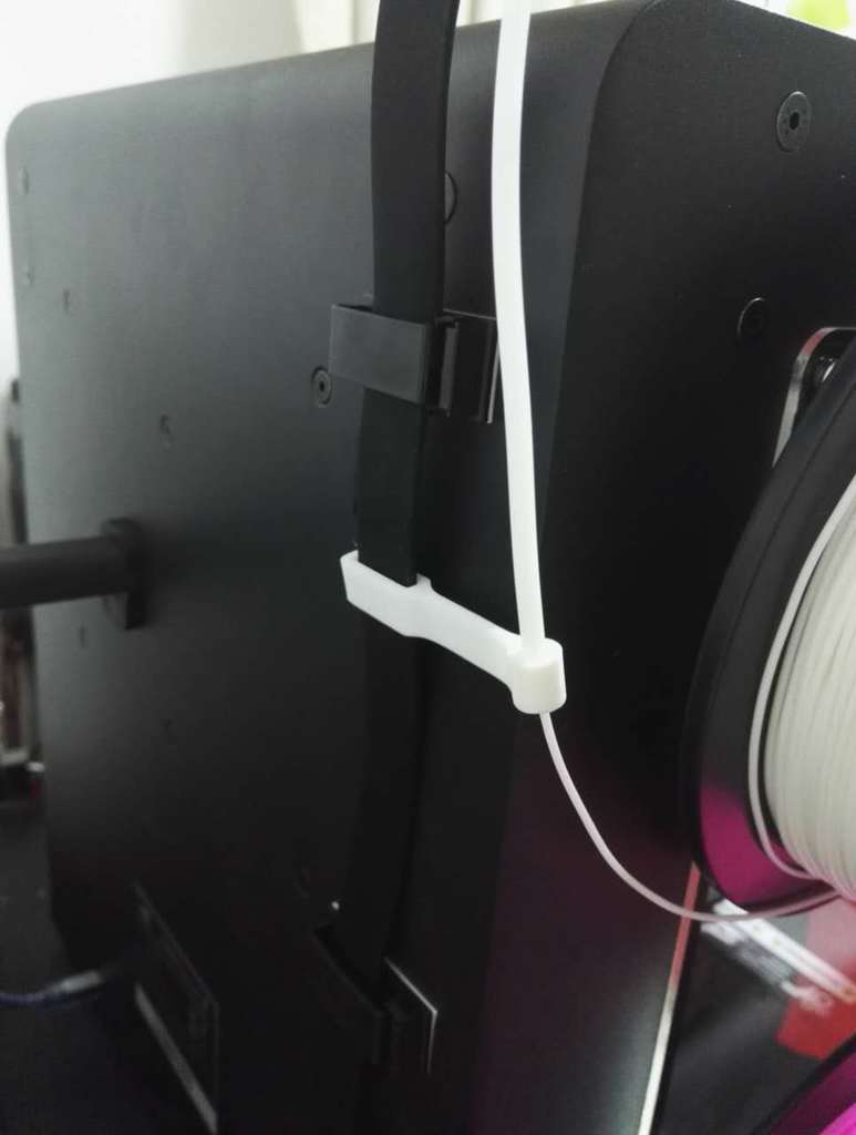 Soporte WANHAO DUPLICATOR 6 para tubo y carretes de filamento. Gestión de cables práctica