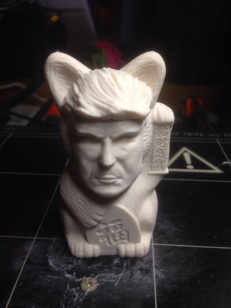 'Gato Trump: divertida estatua del gato y Trump'