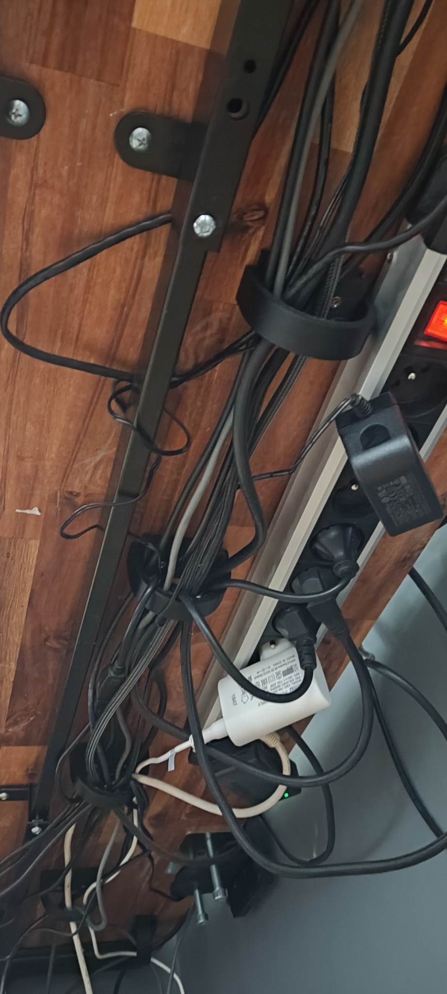 Organizador de cables para escritorio