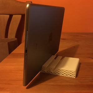 Soporte para iPad ajustable con diseño de panal