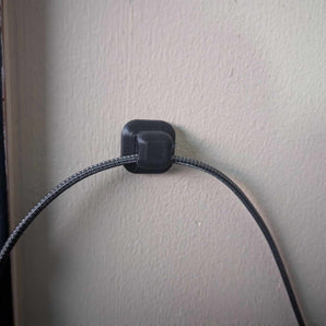 Soporte de cable discreto para montaje en superficie