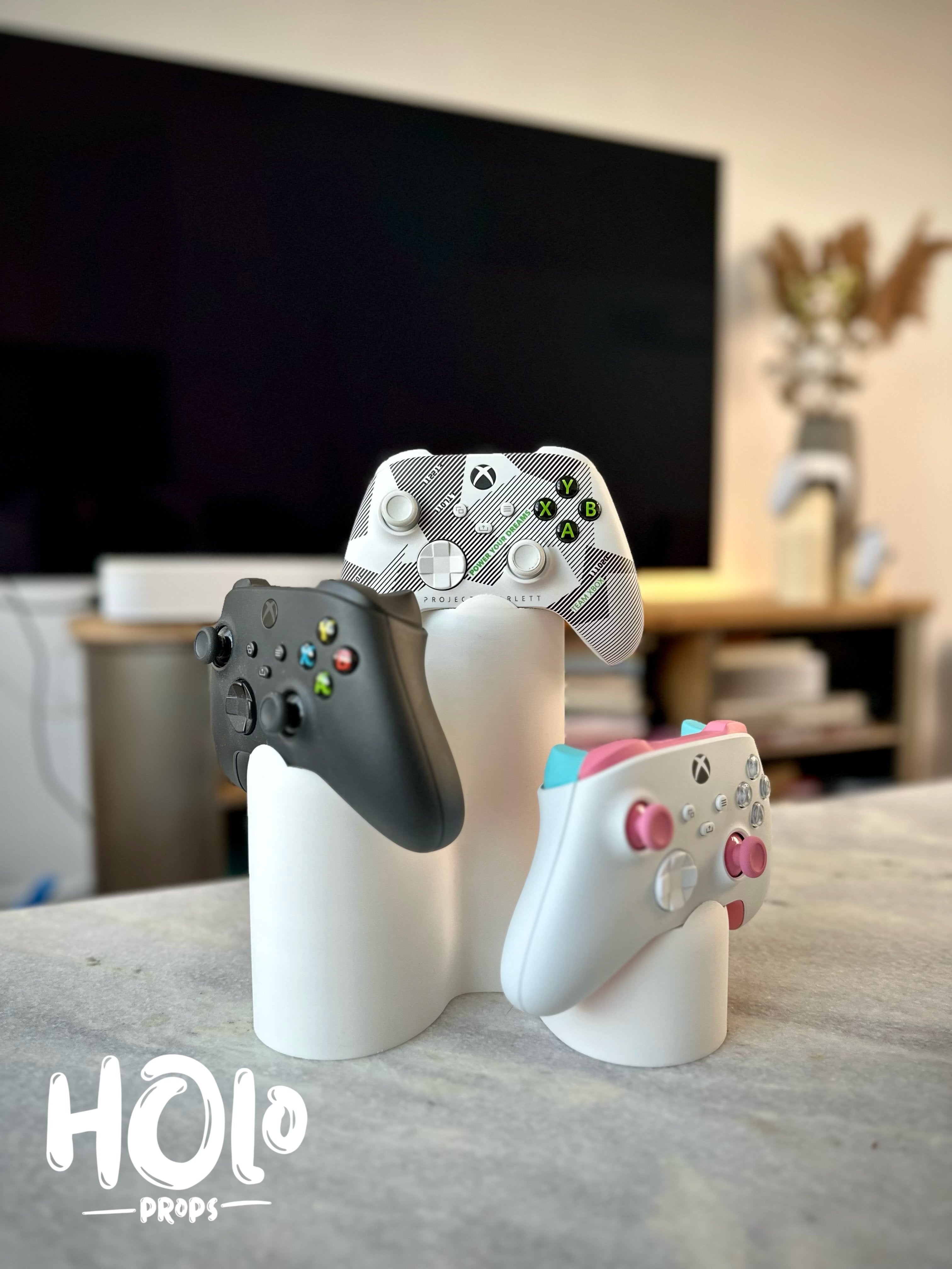Soporte moderno para tres mandos de PlayStation Xbox