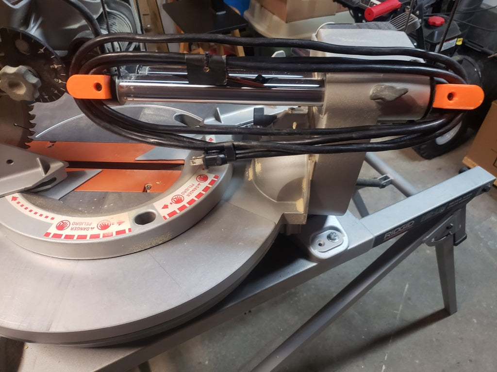 Soporte para enrollar el cable de la sierra inglete Ridgid