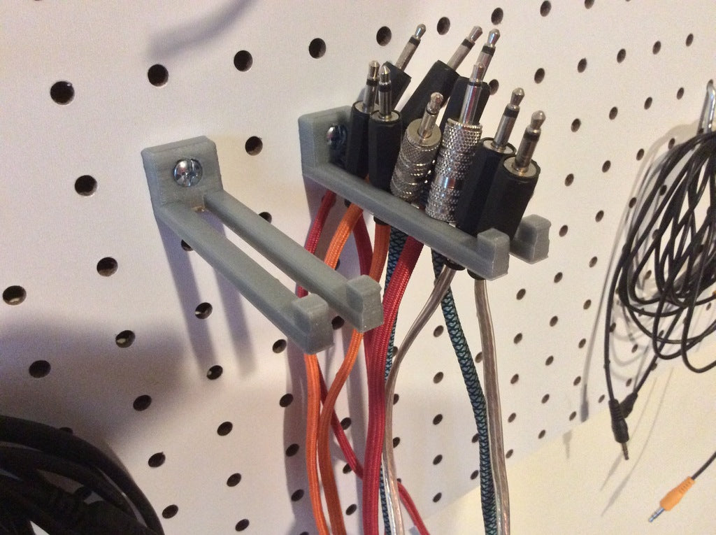 Soporte para cable de 3.5mm con panel perforado
