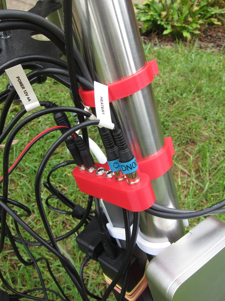 Soporte para cable EXOS-2 con distribución de energía de 12 V opcional