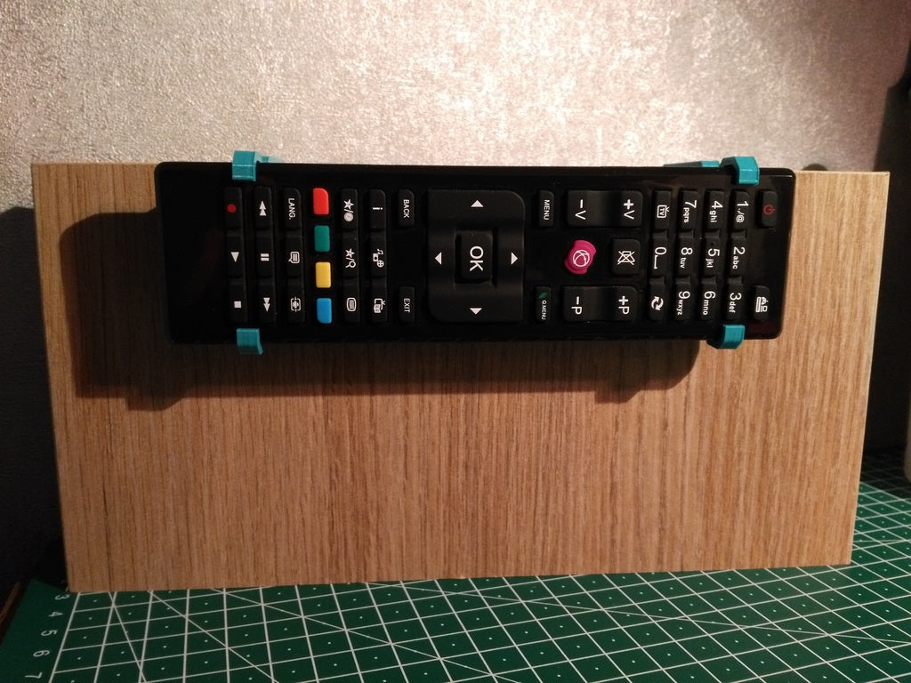 Soporte para mando a distancia para TV que se cuelga de la cama