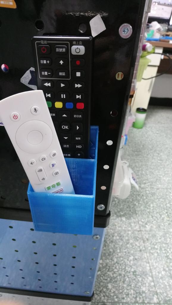 Soporte magnético para mando a distancia de TV