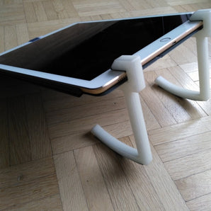 Soporte minimalista para iPad para trabajos creativos