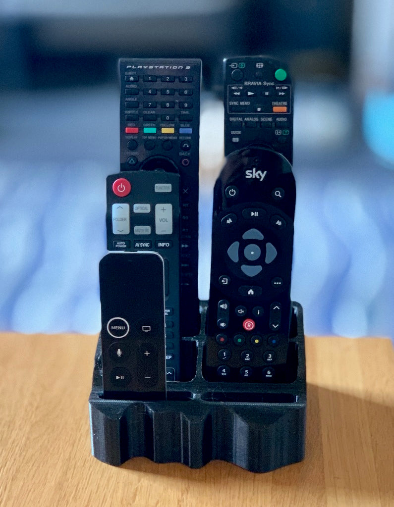 Elegante soporte para mando a distancia para TV y dispositivos inteligentes