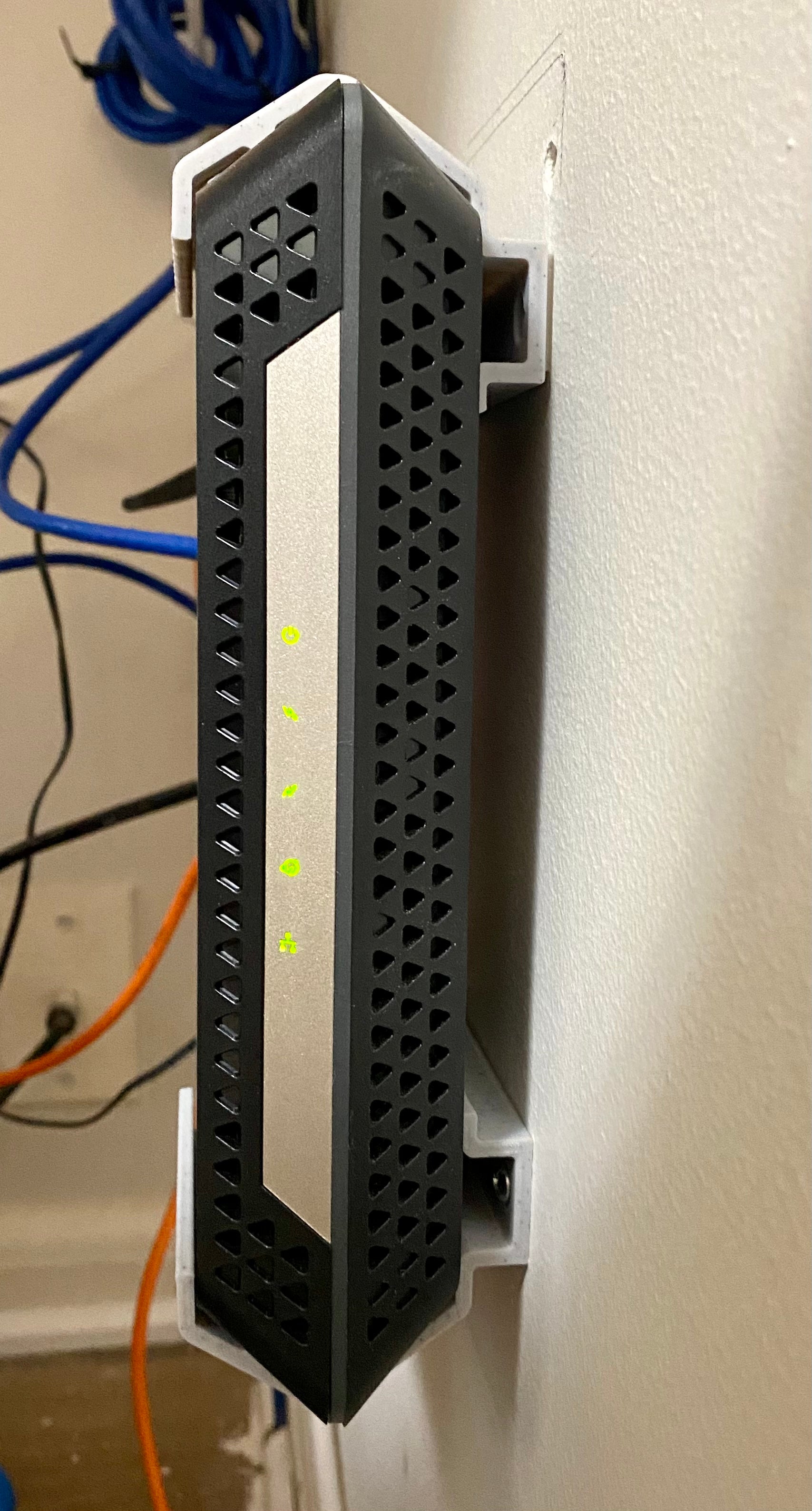 Montaje en pared Netgear CM600 / CM1000: optimice la configuración de su red