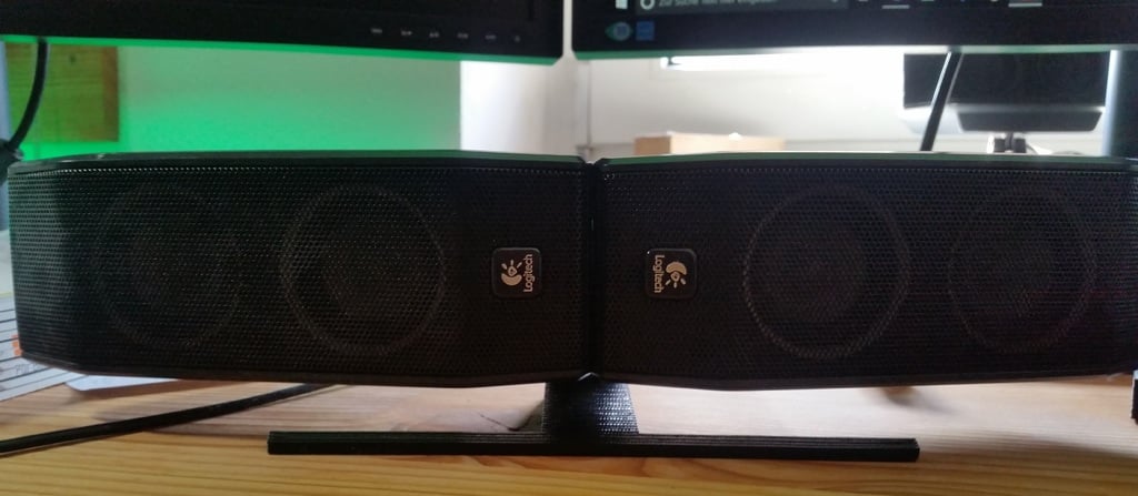 Soporte para altavoces 5.1 Logitech X-540 para configuración de múltiples pantallas horizontales