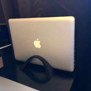Soporte elegante y curvo para computadora portátil REMIX - Para MacBook Pro y otras computadoras portátiles (175x120 mm)