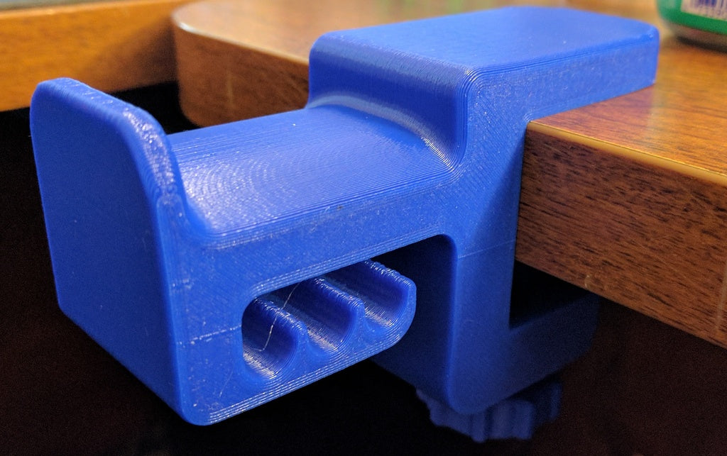 Soporte para auriculares montado en escritorio: robusto y que ahorra espacio