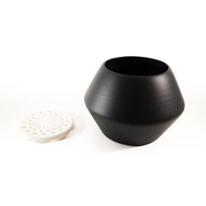 Maceta minimalista moderna con plato de drenaje práctico