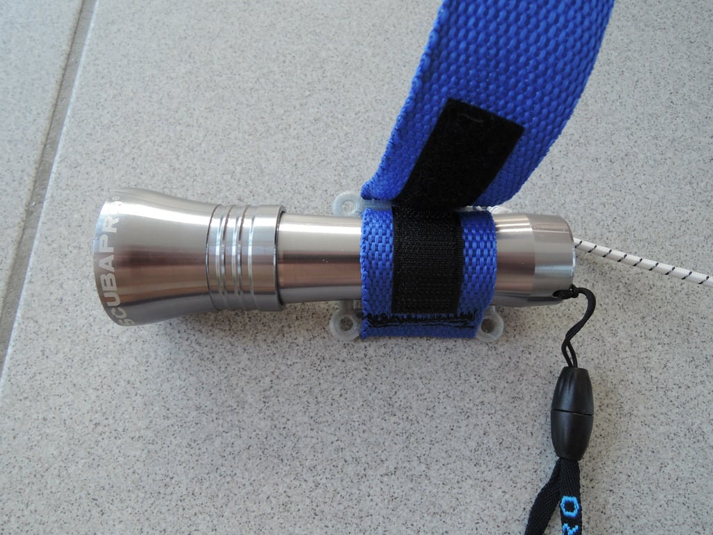 Lámpara de buceo Scubapro Nova 200 montaje manual